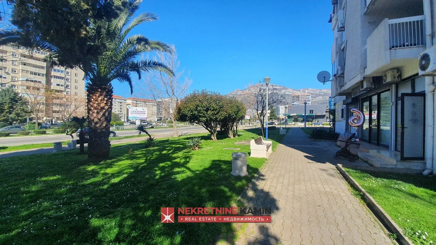 Prodaja, dvosoban stan, 64m², Centar, Bar
