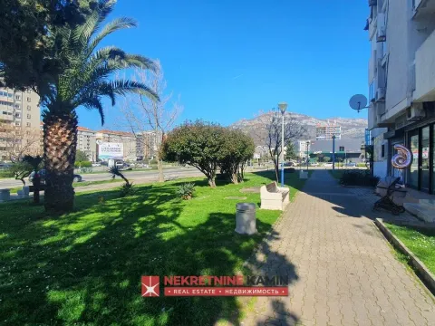 Prodaja, dvosoban stan, 64m², Centar, Bar - image 13