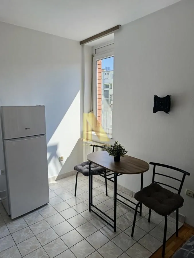 Izdavanje, garsonjera, 24m², Grbavica, Novi Sad Sve Podlokacije
