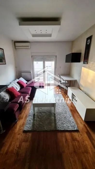 Izdavanje, dvosoban stan, 57m², Crveni Krst, Beograd