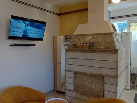 Izdavanje, garsonjera, 35m², Škaljari, Kotor - image 10