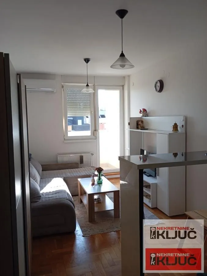 Izdavanje, garsonjera, 25m², Bulevar Evrope, Novi Sad Sve Podlokacije