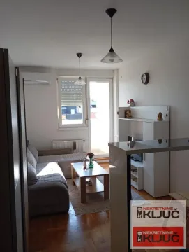 Izdavanje, garsonjera, 25m², Bulevar Evrope, Novi Sad Sve Podlokacije - image 2