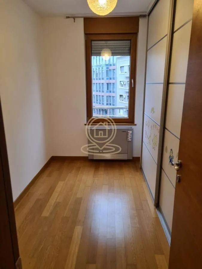 Izdavanje, trosoban stan, 83m², Vračar Hram, Vračar Sve Podlokacije