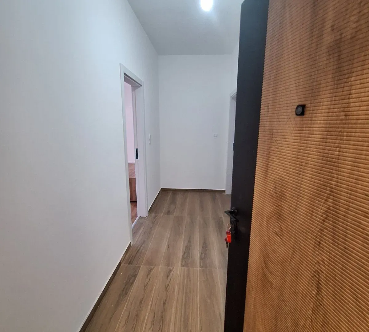 Izdavanje, dvosoban stan, 64m², Tološi, Podgorica