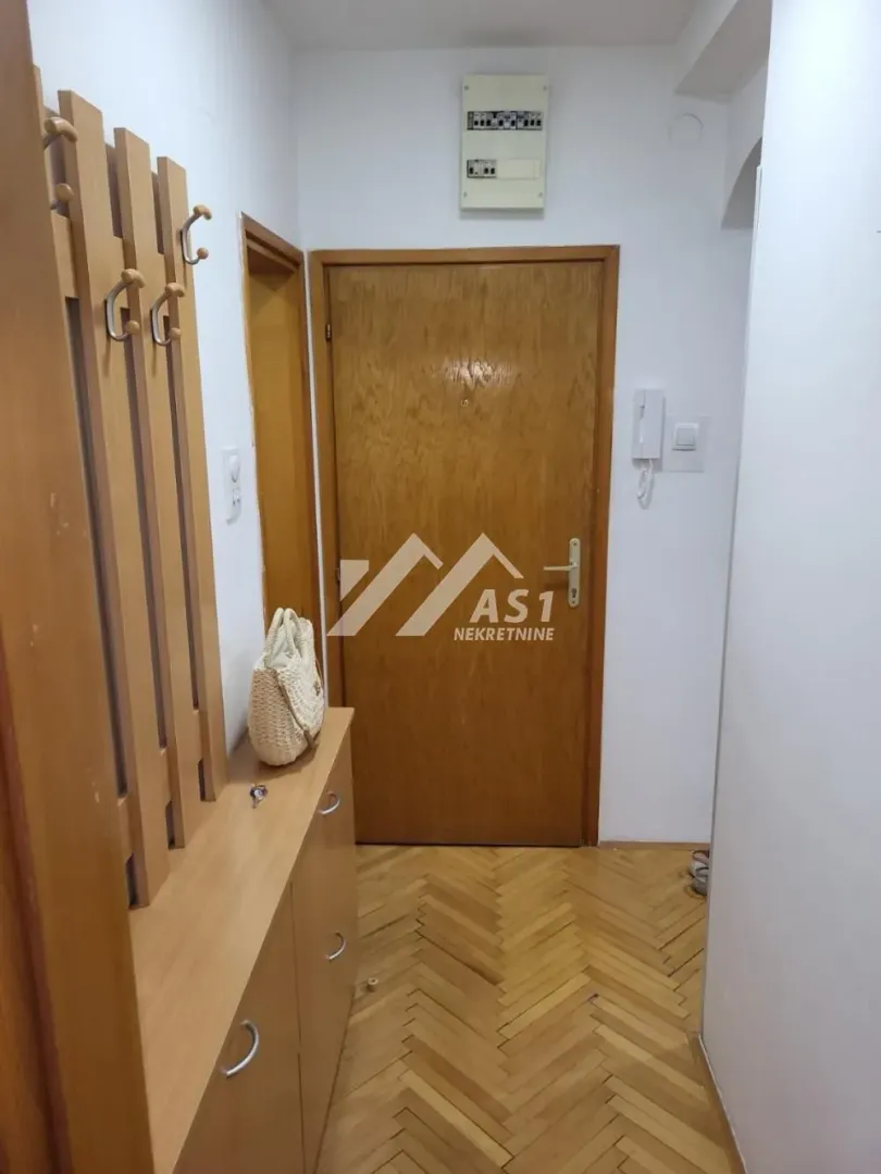 Izdavanje, jednosoban stan, 41m², Adamovićevo Naselje, Novi Sad Sve Podlokacije