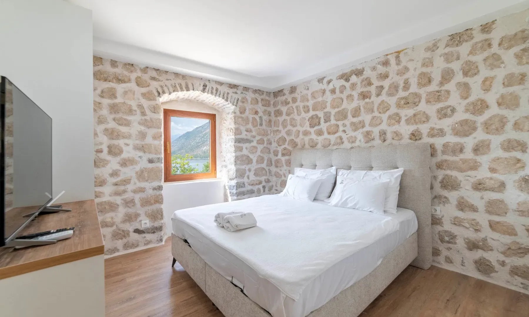 Rent, house, 150m², Ljuta, Kotor