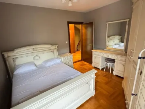 Izdavanje, trosoban stan, 150m², Budva, Crna Gora - image 13