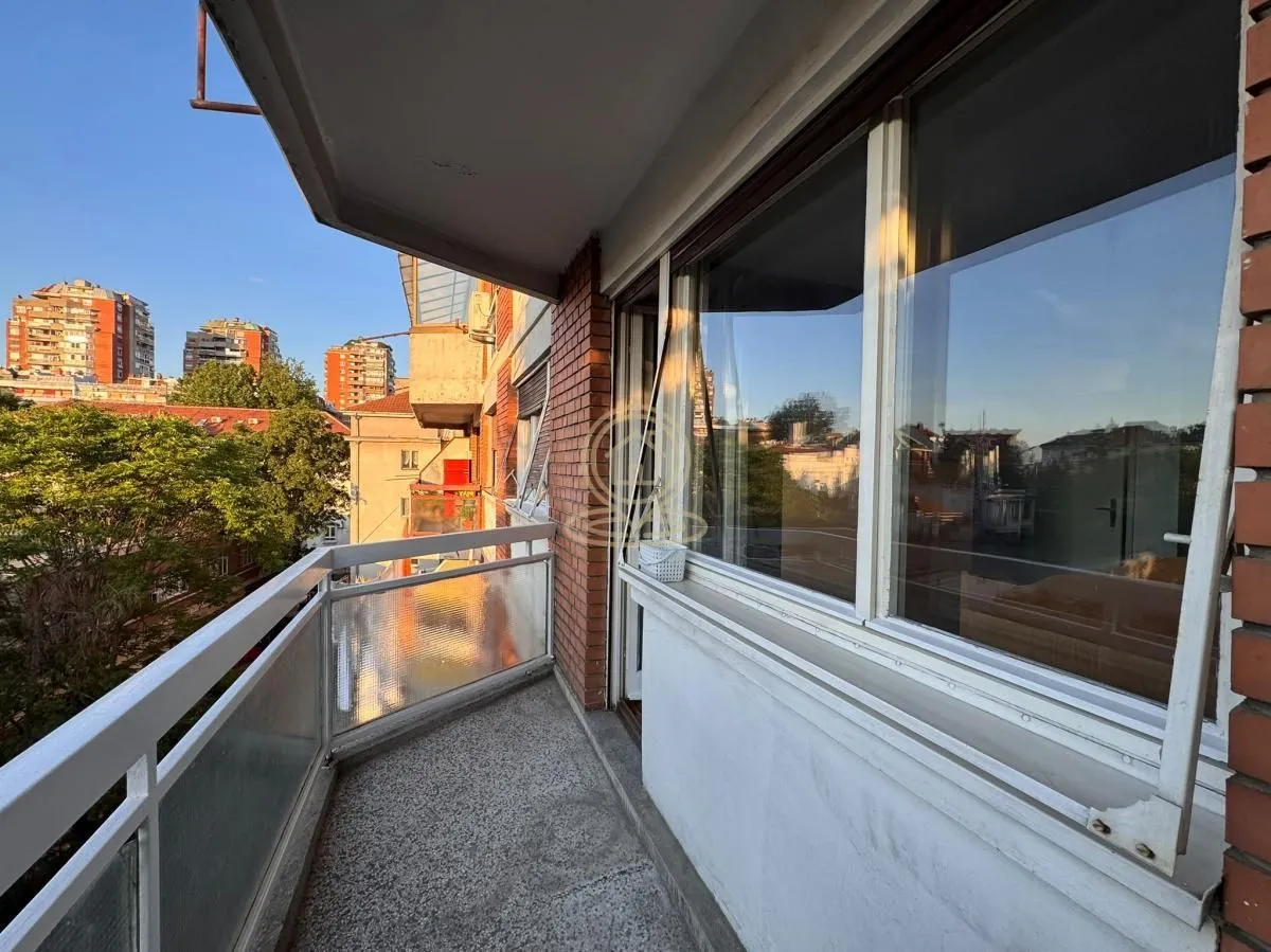 Izdavanje, trosoban stan, 78m², Kalenić Pijaca, Vračar Sve Podlokacije