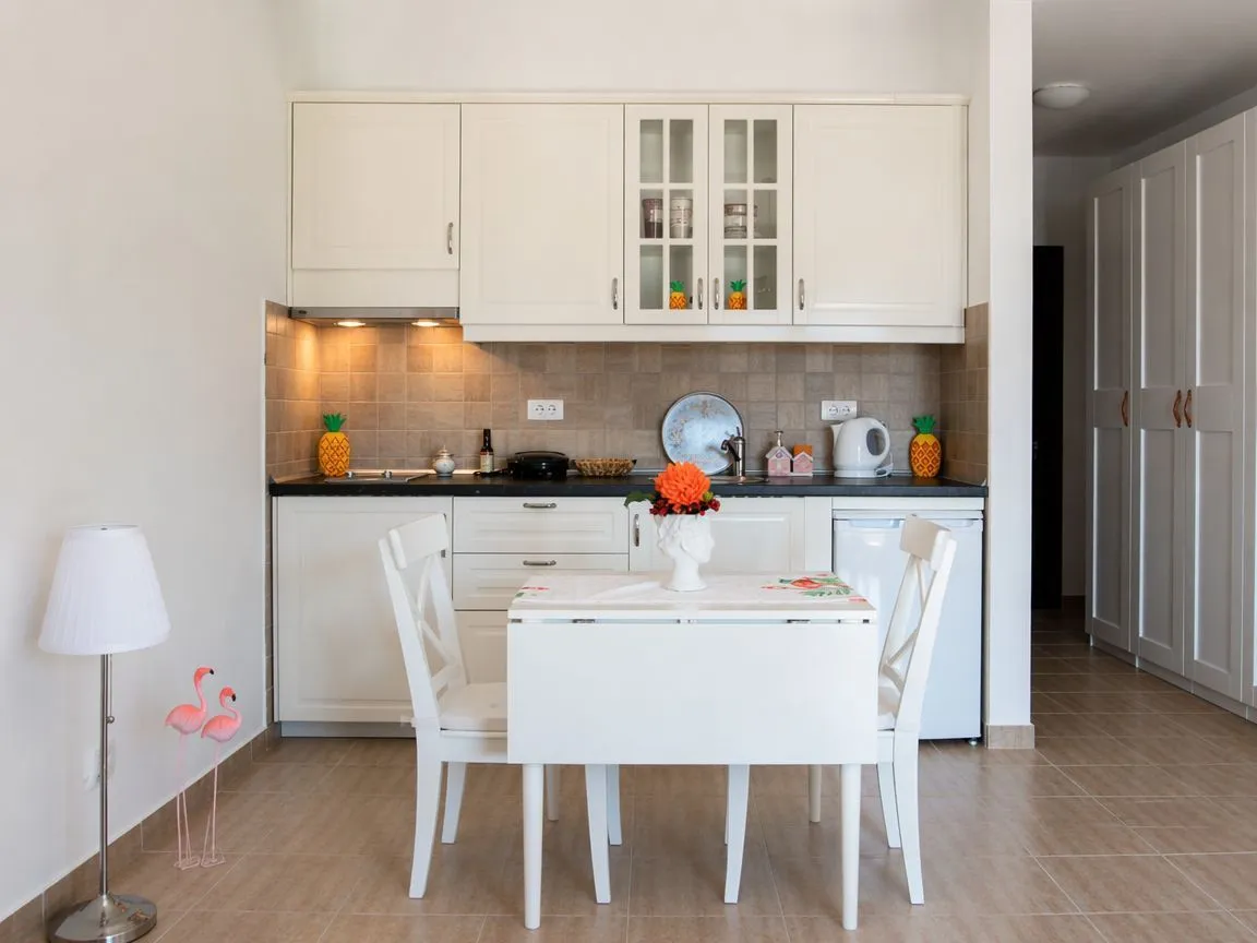 Rent, studio apartment, 40m², Bečići, Budva