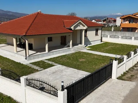 Rent, house, 200m², Kokoti, Podgorica - image 1