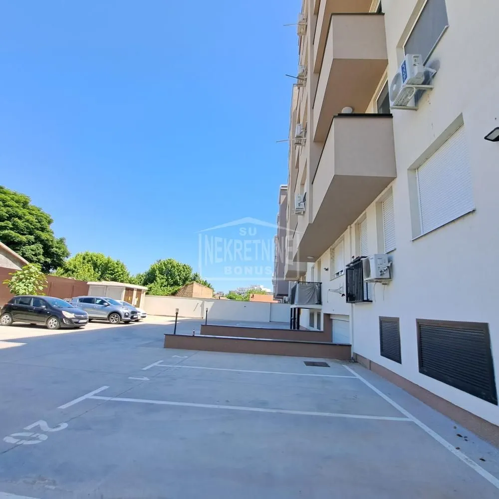 Prodaja, trosoban stan, 57m², Centar, Subotica