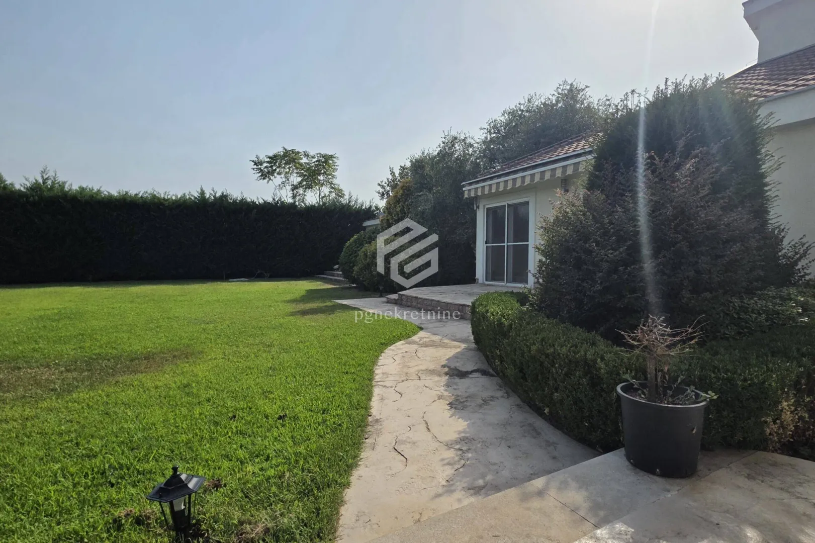 Rent, house, 250m², Donji Kokoti, Podgorica