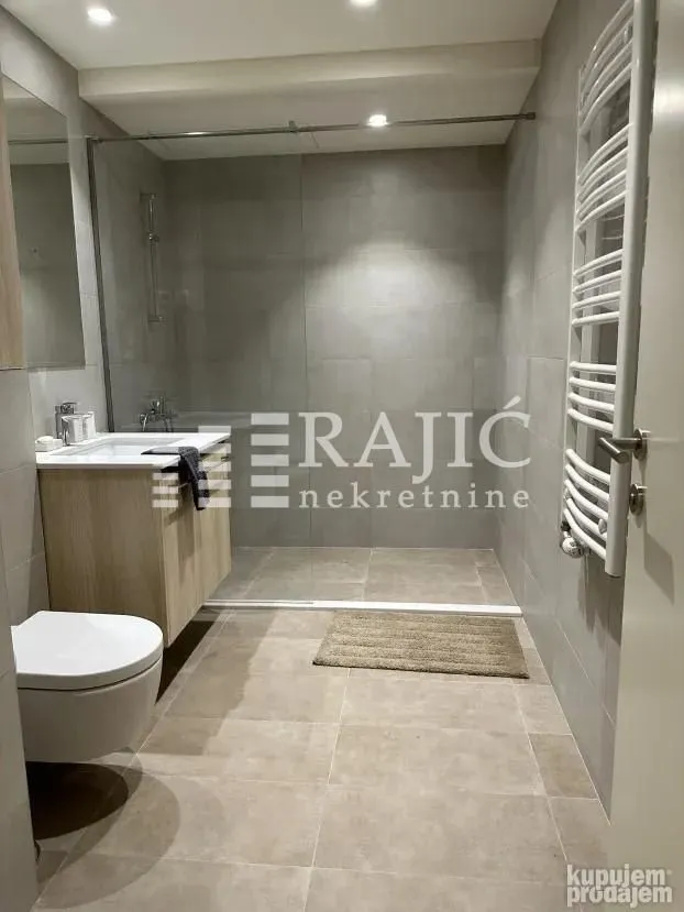 Modern equipped bathroom with a walk-in shower.