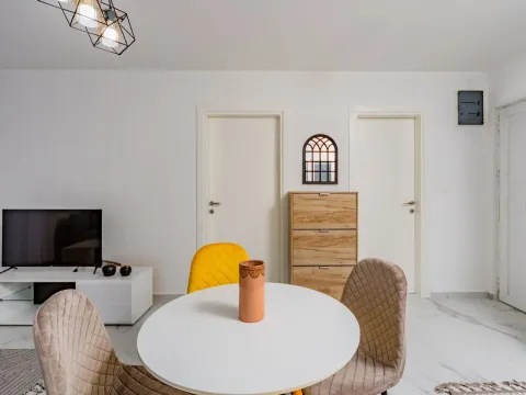 Izdavanje, jednosoban stan, 48m², Šušanj, Bar - image 4