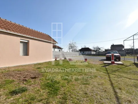 Izdavanje, kuća, 500m², Tološi, Podgorica - image 27