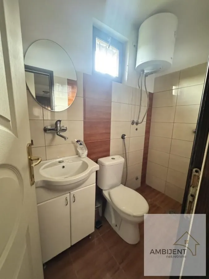 Prodaja, kuća, 203m², Novi Banovci, Stara Pazova