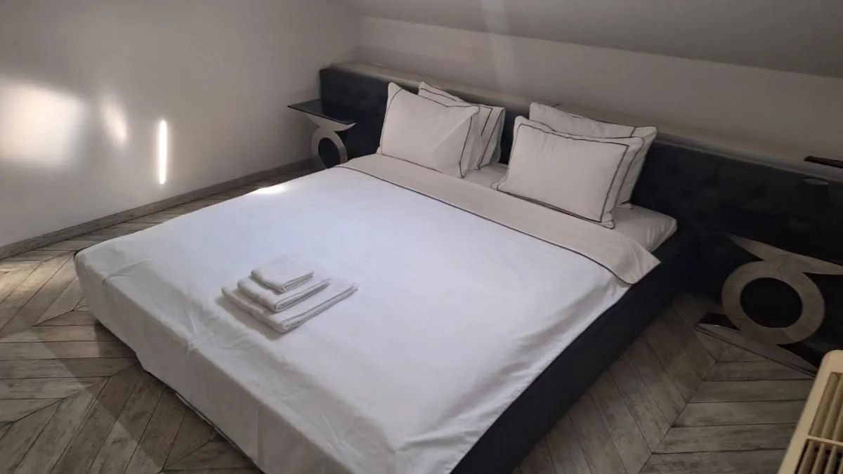 Rent, four bedroom apartment, 270m², Kalenić Pijaca, Vračar Sve Podlokacije