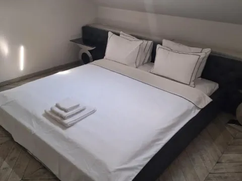 Izdavanje, četvorosoban stan, 270m², Kalenić Pijaca, Vračar Sve Podlokacije - image 12