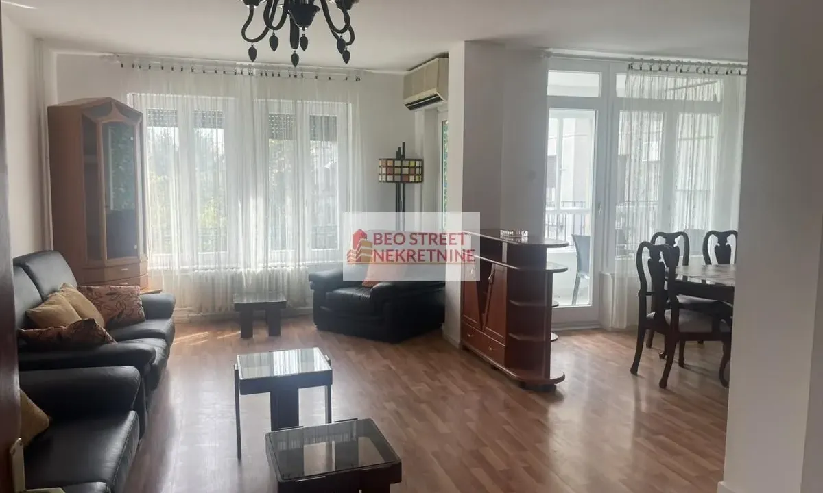 Izdavanje, četvorosoban stan, 110m², Savski Venac, Beograd