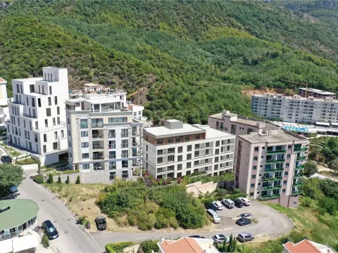 Sale, one bedroom apartment, 43m², Bečići, Budva - image 2