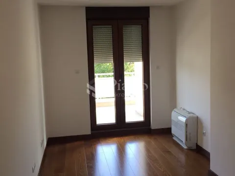 Rent, two bedroom apartment, 166m², Podgorica, Crna Gora - image 6