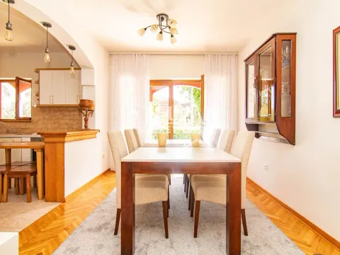 Rent, house, 220m², Tološi, Podgorica - image 6