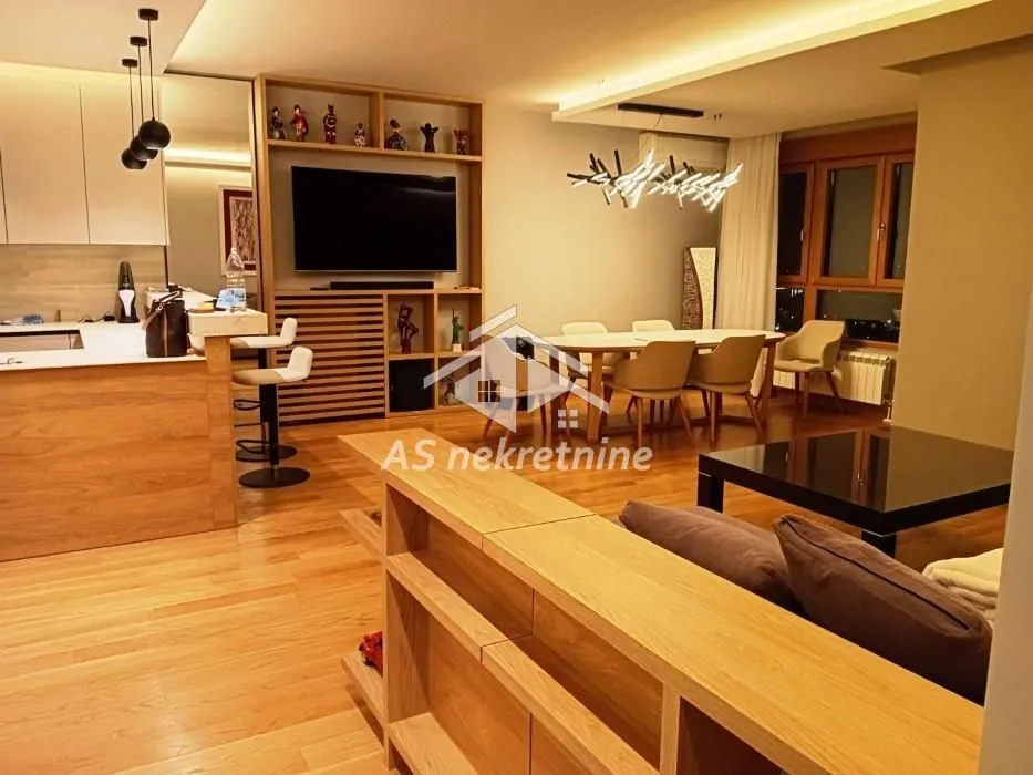 Izdavanje, trosoban stan, 98m², Novi Beograd Blok 65, Novi Beograd Sve Podlokacije