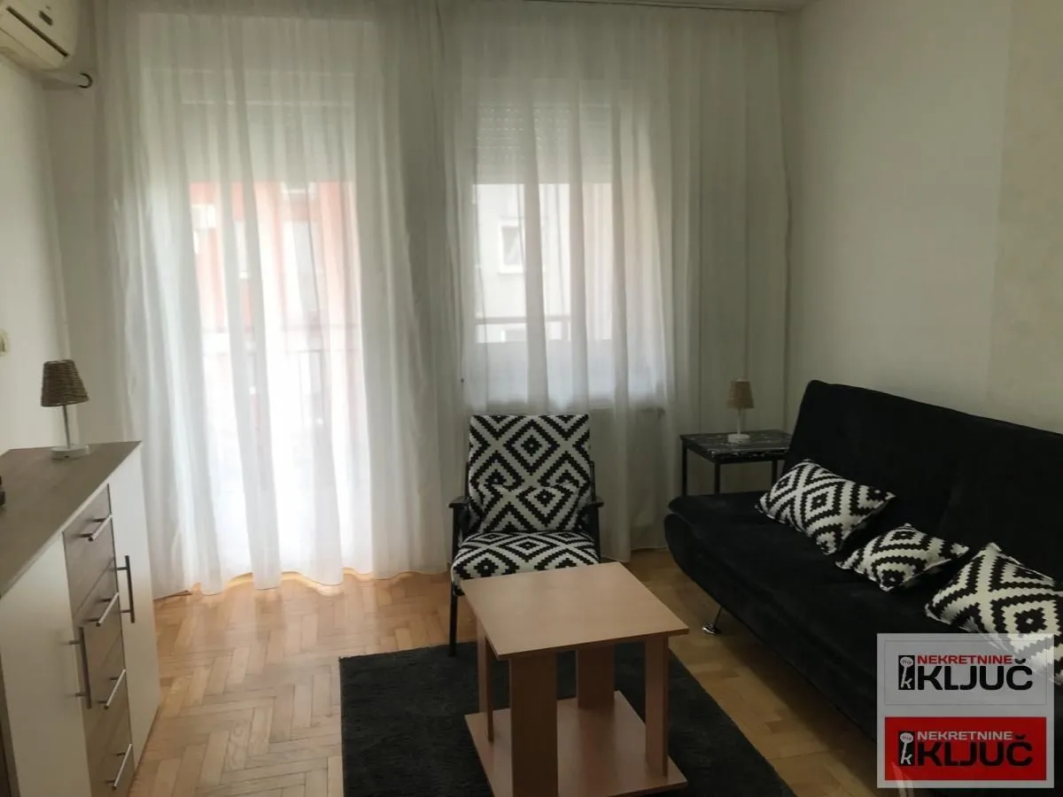 Izdavanje, garsonjera, 24m², Adamovićevo Naselje, Novi Sad Sve Podlokacije