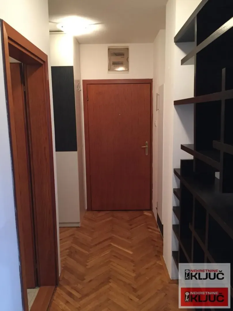 Prodaja, jednosoban stan, 41m², Bulevar Oslobodjenja, Novi Sad Sve Podlokacije