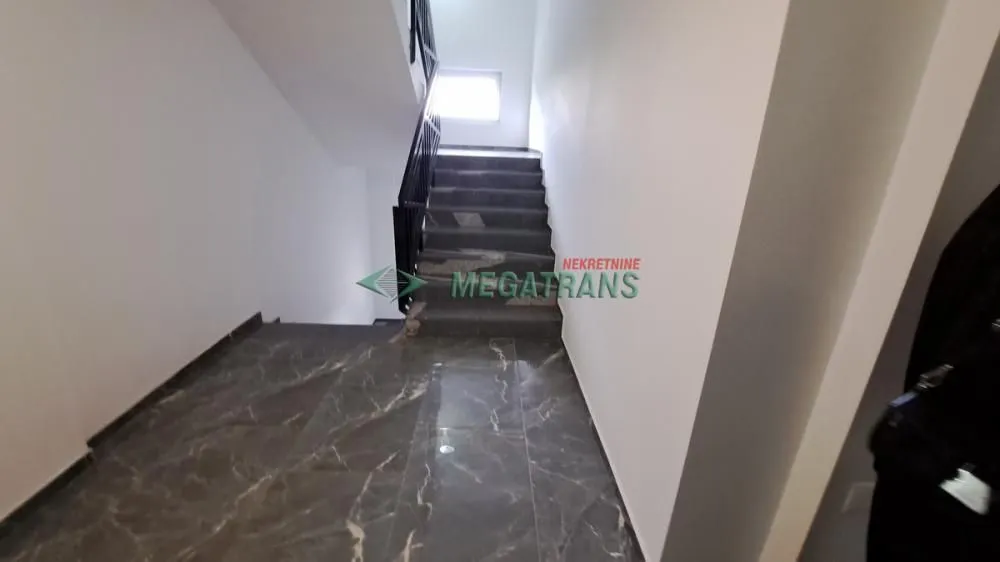 Izdavanje, dvosoban stan, 69m², Železničko Naselje, Subotica