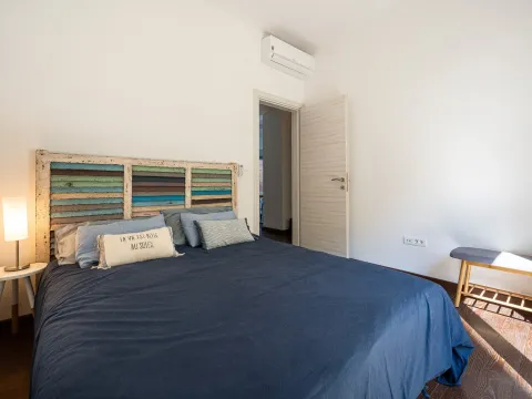 Sale, two bedroom apartment, 82m², Dobrota, Kotor - image 15