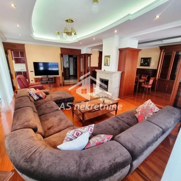 Izdavanje, trosoban stan, 120m², Stari Grad, Beograd