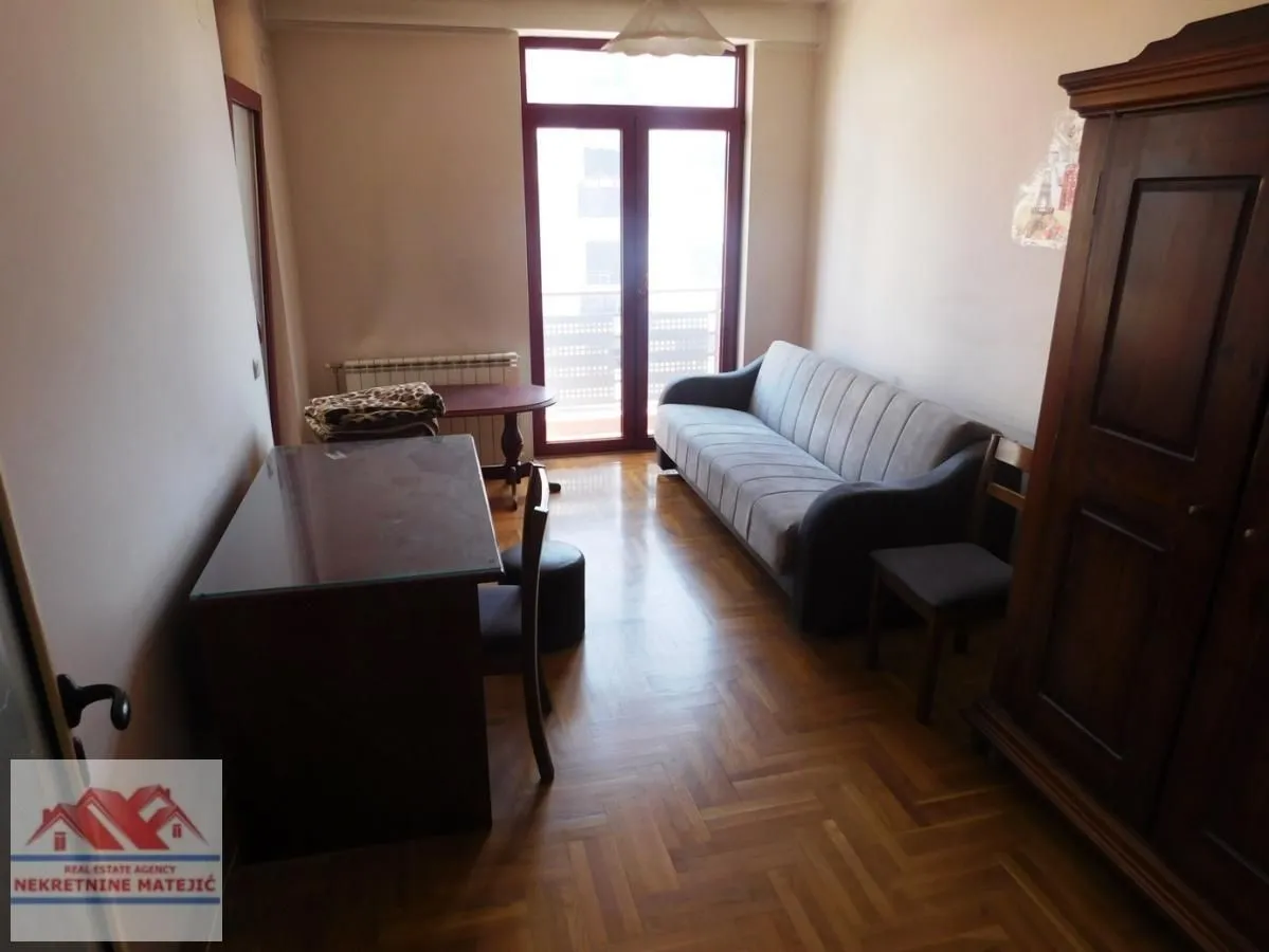 Izdavanje, jednosoban stan, 45m², Veliki park, Kragujevac