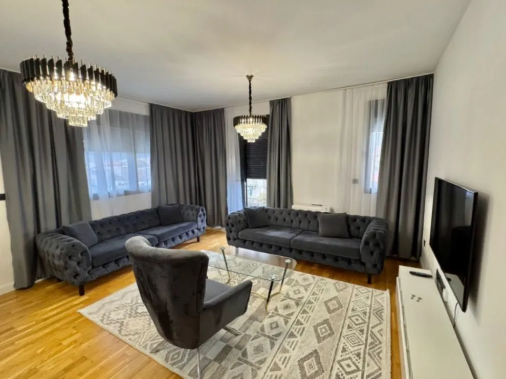 Izdavanje, trosoban stan, 130m², Dalmatinska ulica, Podgorica