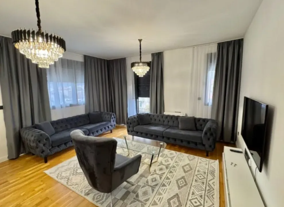 Izdavanje, trosoban stan, 130m², Dalmatinska ulica, Podgorica