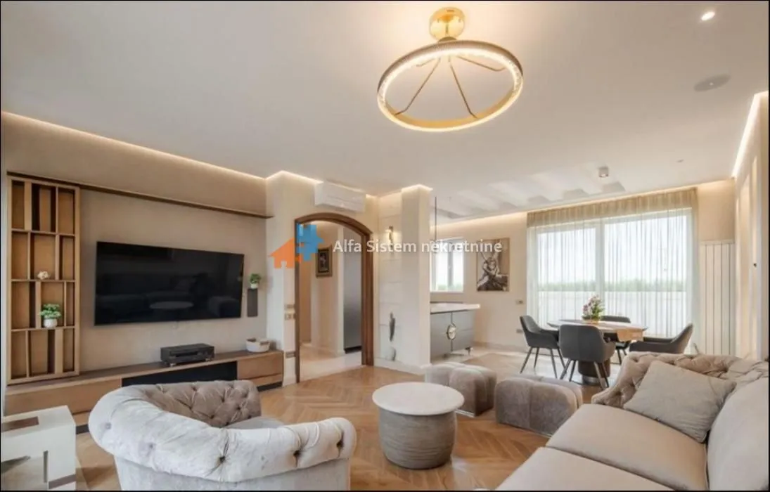 Izdavanje, trosoban stan, 130m², Kosančićev Venac, Beograd