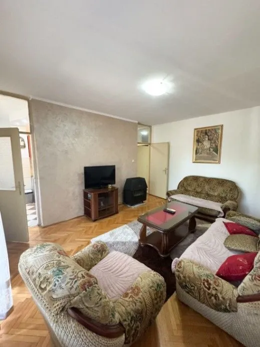 Izdavanje, dvosoban stan, 80m², Tuški Put, Podgorica