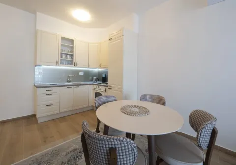 Rent, one bedroom apartment, 60m², Budva, Crna Gora - image 7