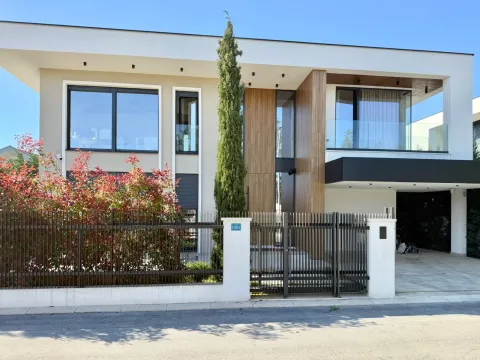 Prodaja, kuća, 250m², Gornja Gorica, Podgorica - image 2