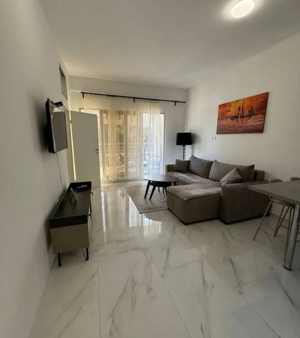 Rent, one bedroom apartment, 38m², Bulevar, Budva