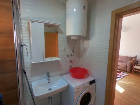 Izdavanje, dvosoban stan, 52m², Budva, Crna Gora - image 10