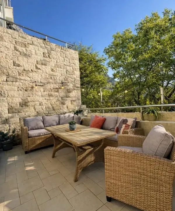 Prodaja, jednosoban stan, 74m², Dobrota, Kotor