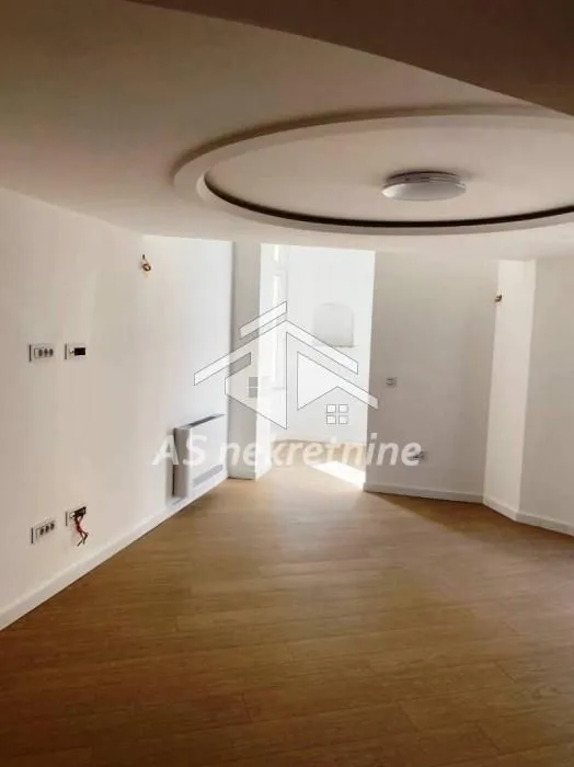 Izdavanje, četvorosoban stan, 113m², Savski Venac, Beograd