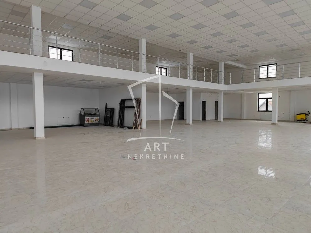 Rent, office space, 1200m², Mladenovac (mesto), Mladenovac