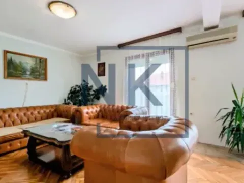 Izdavanje, trosoban stan, 100m², Zagorič, Podgorica