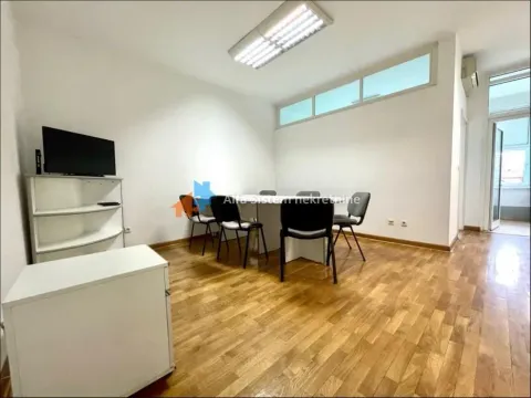 Izdavanje, poslovni prostor, 60m², Novi Beograd Sve Podlokacije, Beograd - image 2