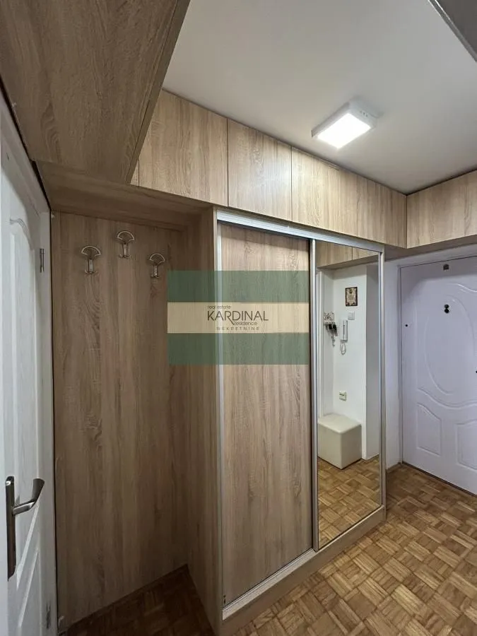 Prodaja, dvosoban stan, 43m², Adamovićevo Naselje, Novi Sad Sve Podlokacije