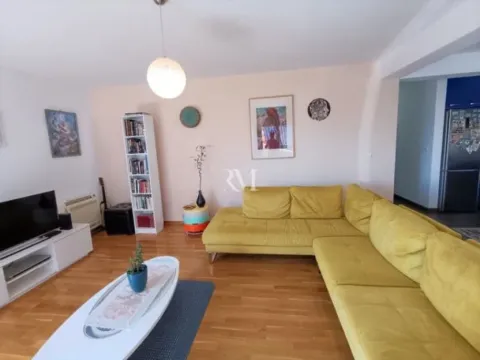 Rent, one bedroom apartment, 90m², Kalimanj, Tivat - image 2