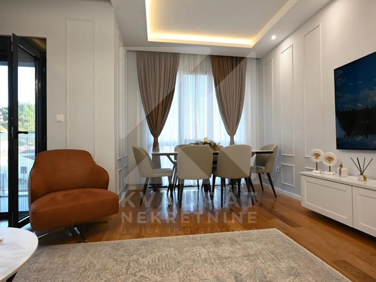 Izdavanje, dvosoban stan, 66m², Centar, Podgorica